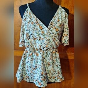 🏵MARCI floral blouse with cut-out shoulders. Size S